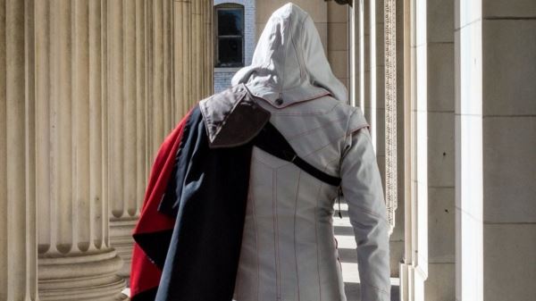 Assassins Creed – Купи стильную куртку, стань ассассином!