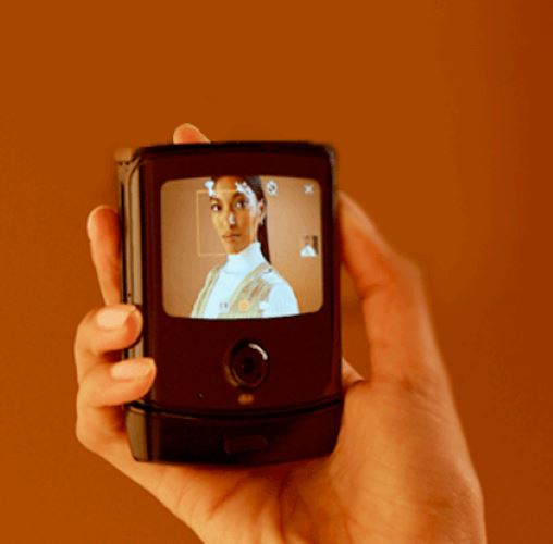 <br />
						Качественные пресс-рендеры «раскладушки» Motorola RAZR: два дисплея и одна основная камера (обновлено)<br />
					