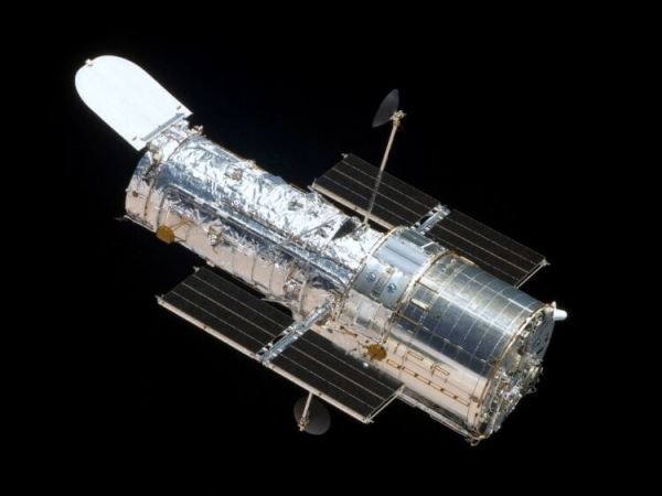 Хаббл сфотографировал гигантское пугающее лицо, которое смотрит на нас из глубин космоса